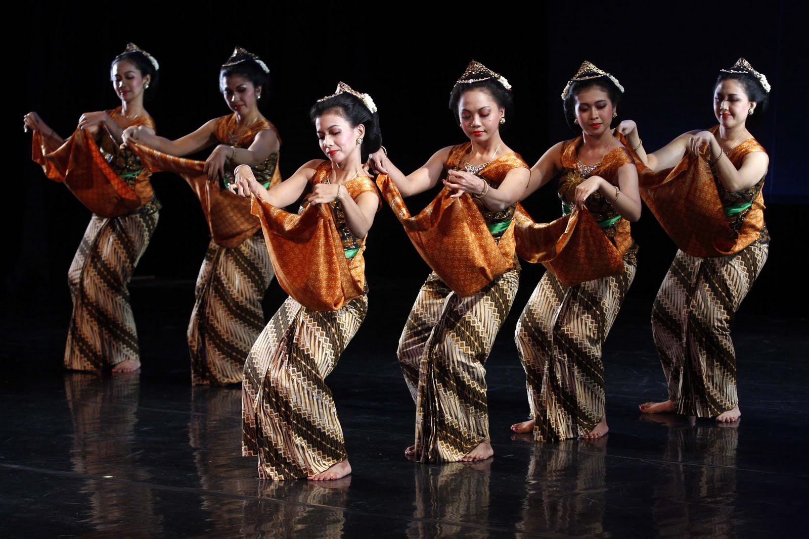 Национальность танца. Этнические танцы. Индонезийские танцы. Балийский традиционный танец. Индонезия танцы народные.